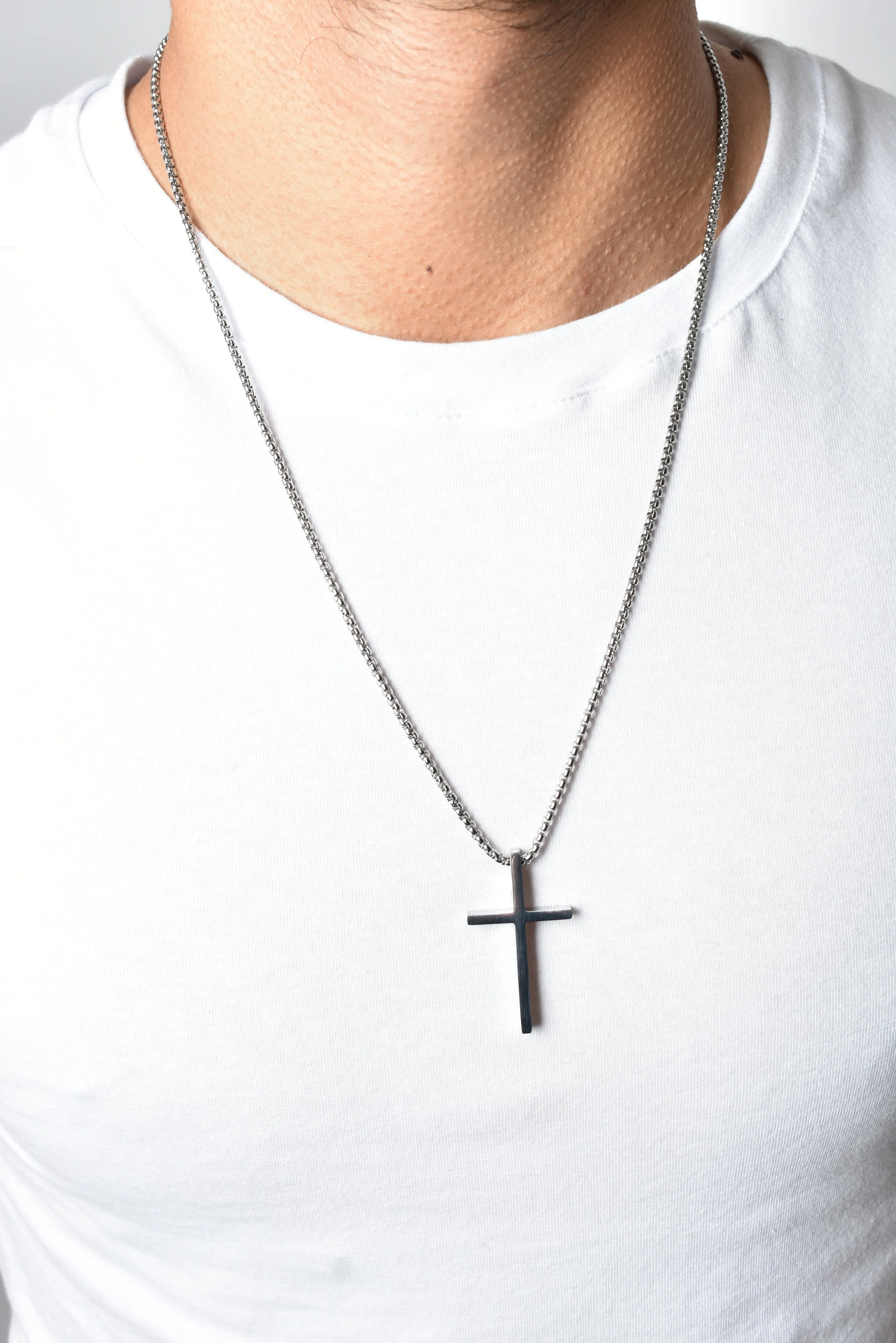 Collar Cadena Plateada Cruz